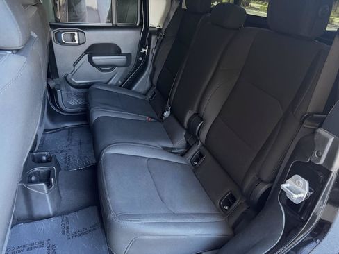 Used 2022 Jeep Gladiator Sport AWD/4WD image 18