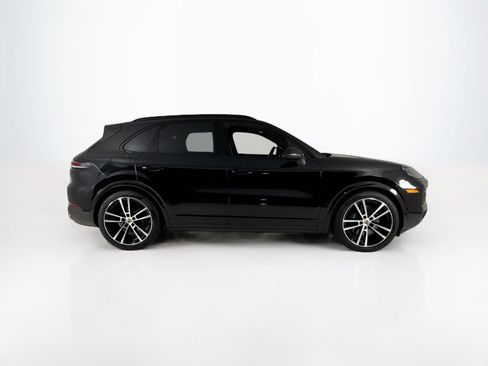Used 2024 Porsche Cayenne AWD/4WD image 6