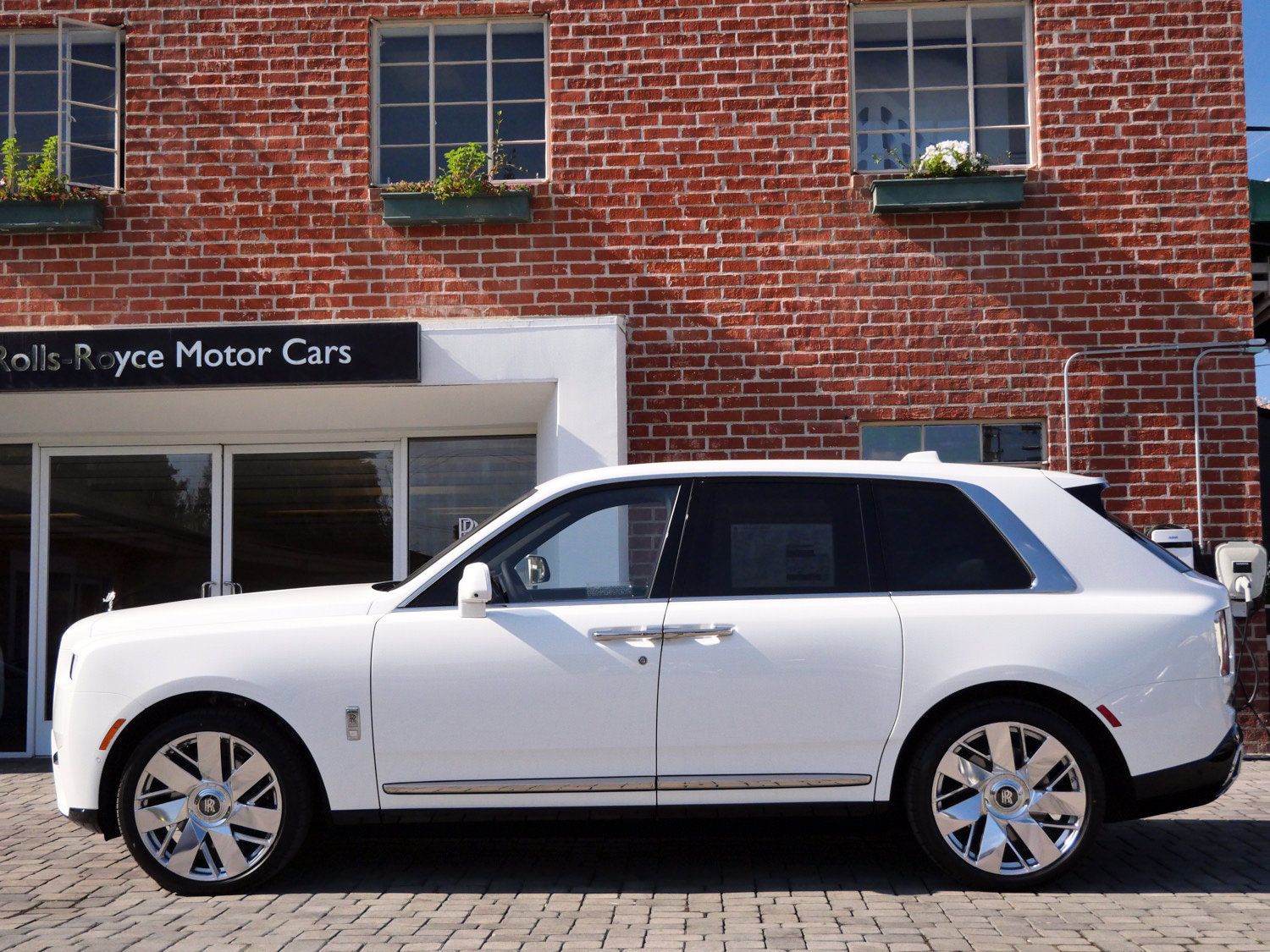 Certified 2025 Rolls-Royce Cullinan AWD/4WD image 3