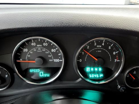 Used 2018 Jeep Wrangler Sahara w/ Connectivity Group image 18