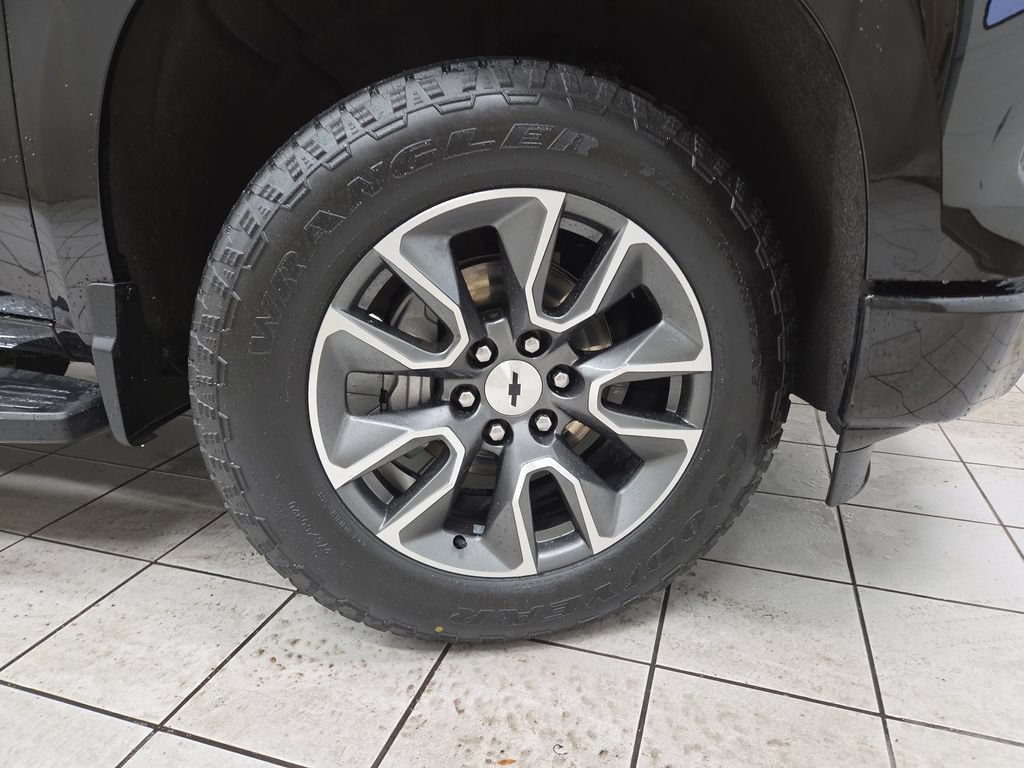 Used 2022 Chevrolet Silverado 1500 RST w/ Z71 Off-Road Package AWD/4WD image 9