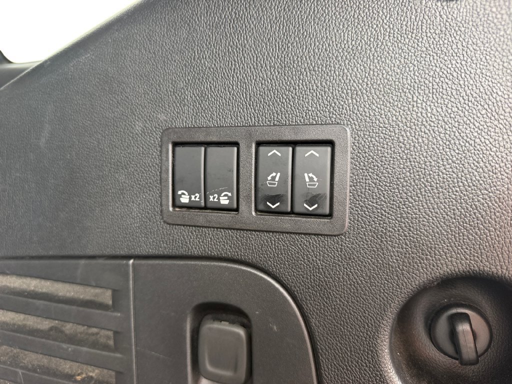 Used 2018 Chevrolet Tahoe Premier AWD/4WD image 29
