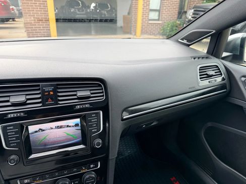 Used 2015 Volkswagen Golf 4-Door image 17