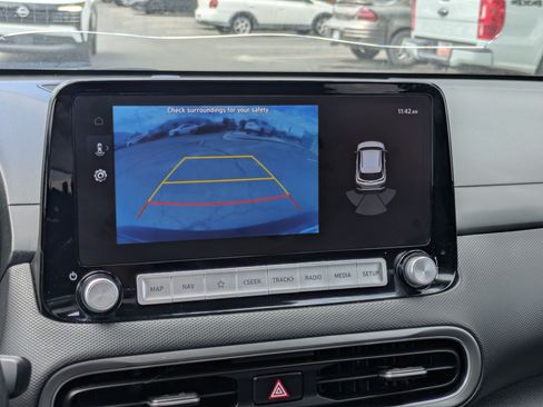 Used 2023 Hyundai Kona Limited FWD image 27