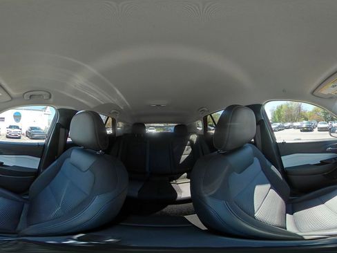 Used 2025 Chevrolet Trax LT w/ LT Convenience Package image 41