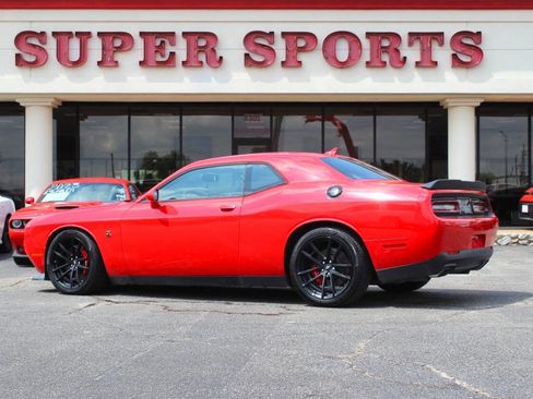 Used 2019 Dodge Challenger R/T Scat Pack w/ Shaker Package RWD image 5