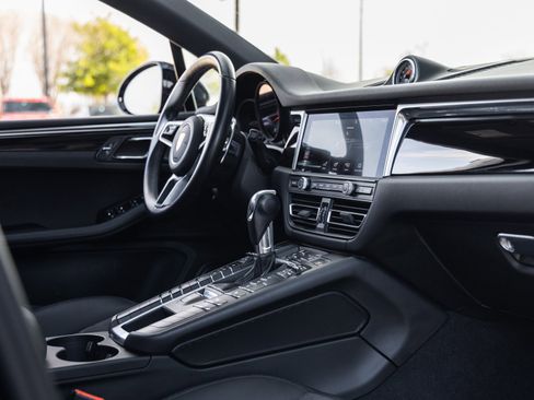 Certified 2021 Porsche Macan image 47