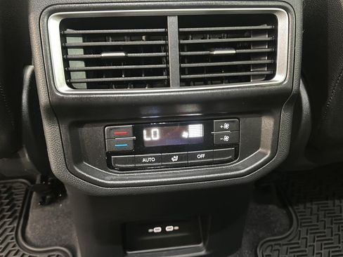 Used 2026 Volkswagen Atlas SE AWD/4WD image 25