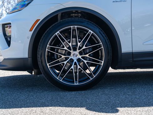 New 2026 Porsche Macan 4 Electric AWD/4WD image 11