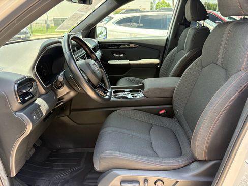 Certified 2024 Honda Pilot Sport image 10
