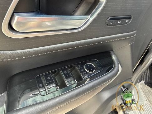 Used 2025 INFINITI QX80 Sensory AWD/4WD image 11