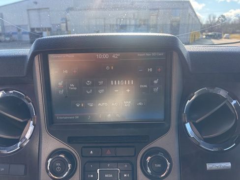 Used 2015 Ford F250 Lariat w/ Chrome Package image 29