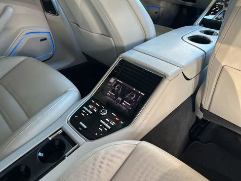Used 2022 Porsche Panamera Platinum Edition image 28