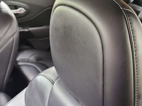 Used 2019 Jeep Cherokee Latitude Plus FWD image 18