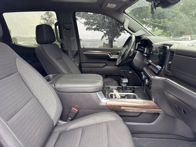 Used 2024 Chevrolet Silverado 1500 LT Trail Boss w/ Convenience Package II AWD/4WD image 10