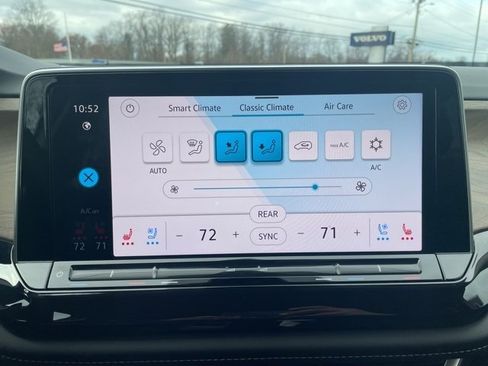 Certified 2025 Volkswagen Atlas SE image 18