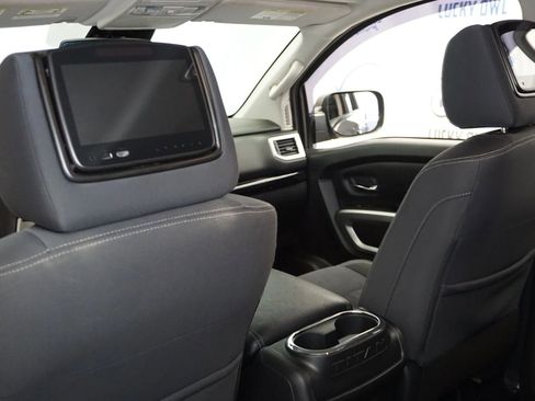 Used 2021 Nissan Titan SV w/ SV Convenience Package image 10