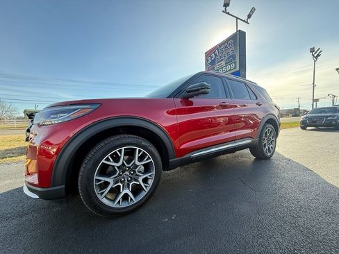 Used 2025 Ford Explorer Platinum w/ Ultimate Package image 7