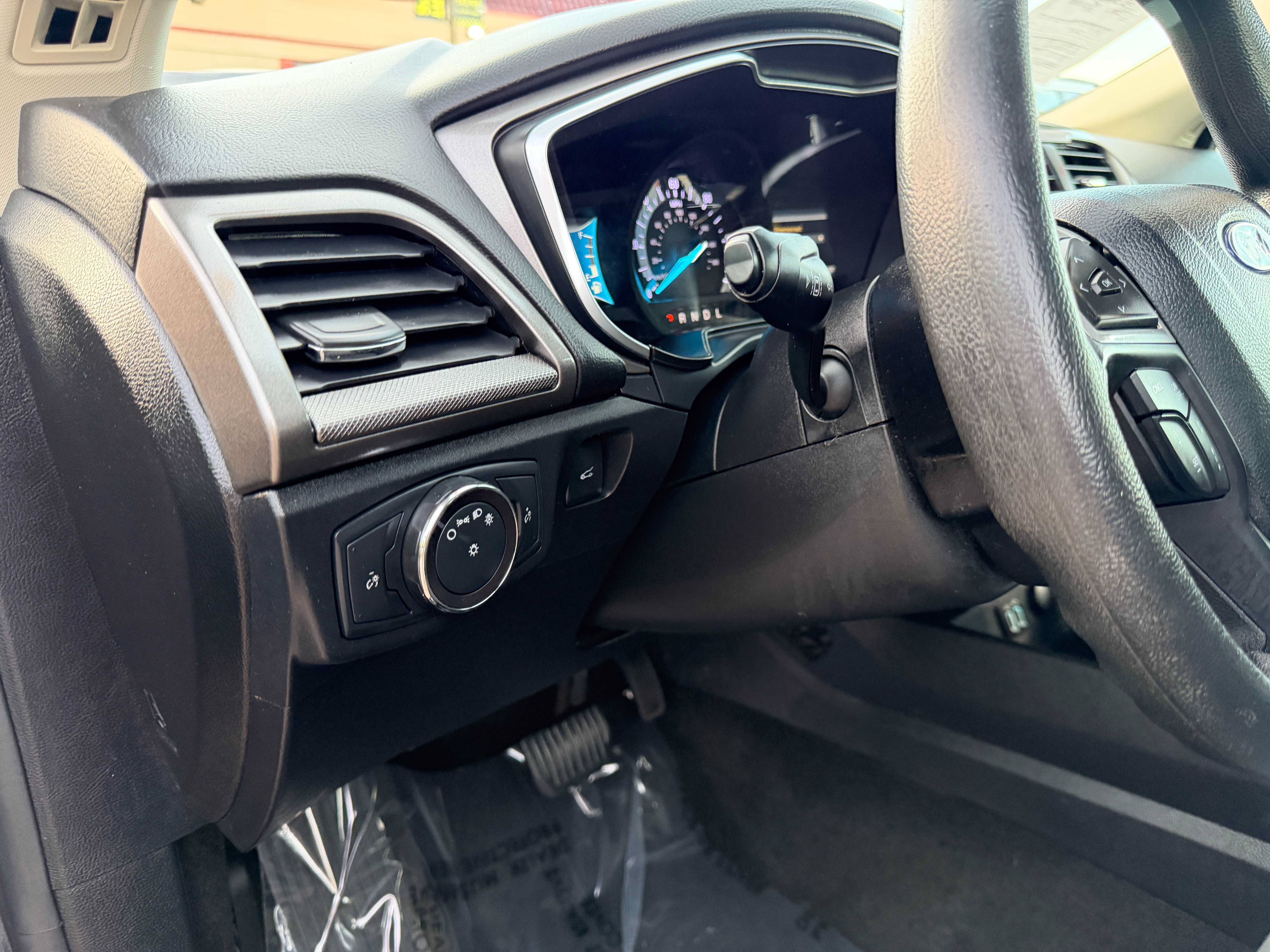 Used 2019 Ford Fusion SE FWD image 21