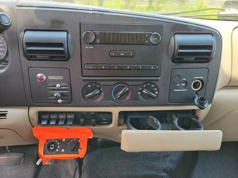 Used 2007 Ford F450 4x4 Regular Cab Super Duty image 8