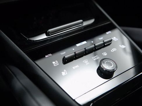 Certified 2026 Porsche Cayenne AWD/4WD image 27