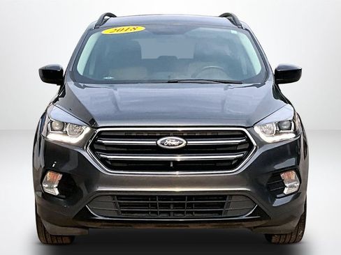 Used 2018 Ford Escape SE w/ SE Sport Appearance Package FWD image 2