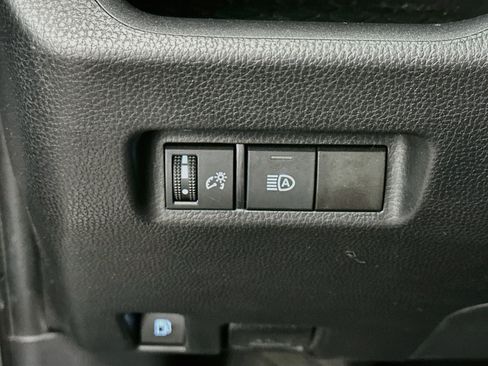 Used 2025 Toyota RAV4 XLE AWD/4WD image 17