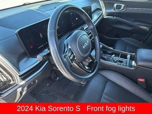 Used 2024 Kia Sorento S image 10