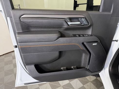 Used 2025 GMC Sierra 2500 AT4 AWD/4WD image 18