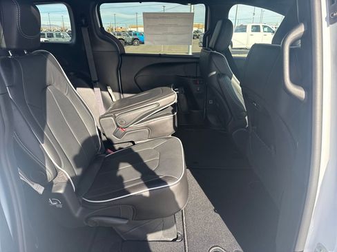 New 2026 Chrysler Pacifica Limited image 31
