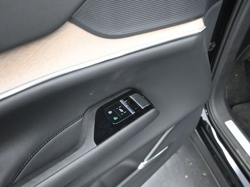 New 2025 Volvo EX90 Plus image 12