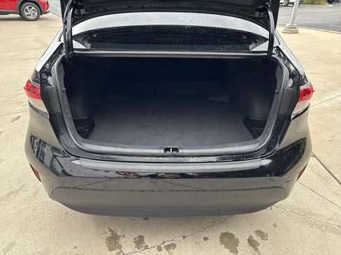 Used 2025 Toyota Corolla LE image 31