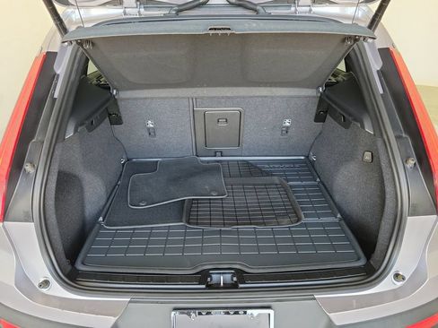 Certified 2026 Volvo XC40 B5 Plus AWD/4WD image 10