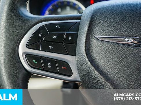 Used 2022 Chrysler Pacifica Touring-L image 31