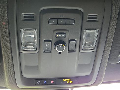 Used 2022 Chevrolet Tahoe LT w/ Luxury Package RWD image 29