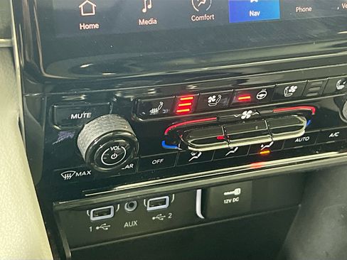 Used 2023 Jeep Grand Cherokee Overland AWD/4WD image 20