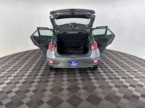 Used 2025 Hyundai Venue SEL FWD image 16
