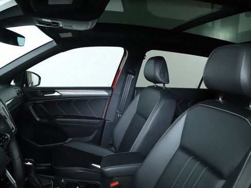 Used 2024 Volkswagen Tiguan SE R-Line image 20