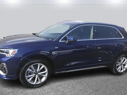 Certified 2025 Audi Q3 2.0T Premium w/ Convenience Package image 3