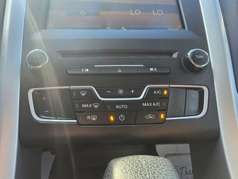 Used 2016 Ford Fusion SE FWD image 16