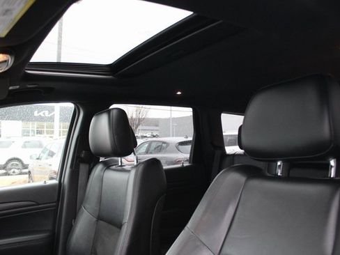 Used 2021 Jeep Grand Cherokee Laredo X image 23