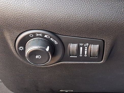 Used 2023 Jeep Compass Limited AWD/4WD image 25