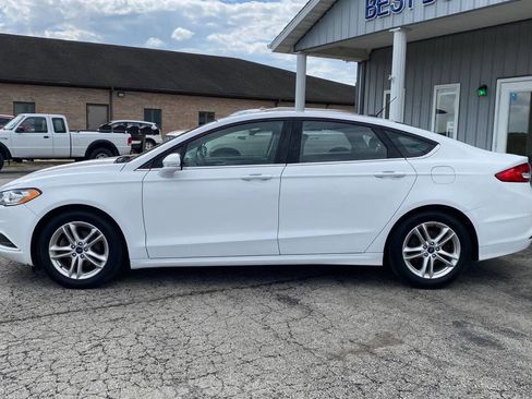 Used 2018 Ford Fusion SE FWD image 2