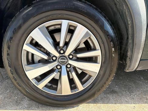 Used 2025 Nissan Pathfinder SL FWD image 7