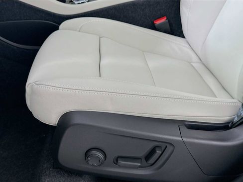 New 2026 Volvo XC40 B5 Plus w/ Protection Package Premier image 17