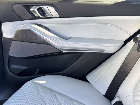 New 2026 BMW X5 sDrive40i image 15