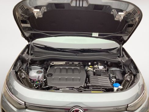 New 2026 Volkswagen Tiguan SE image 11