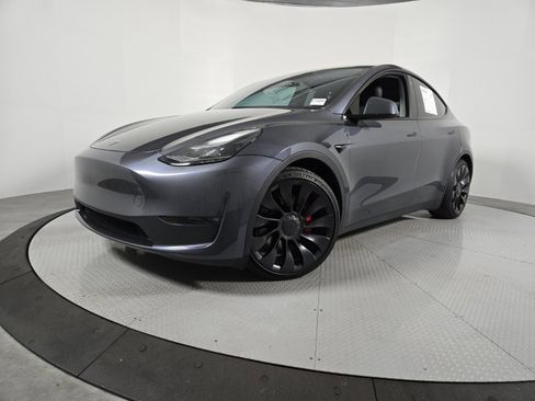 Used 2022 Tesla Model Y Performance image 1