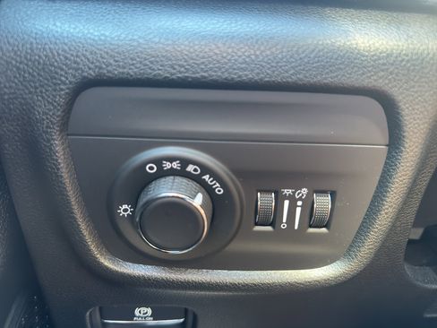 Used 2025 Jeep Grand Cherokee Laredo X RWD image 28