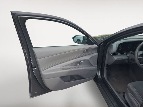 Used 2025 Hyundai Elantra SEL FWD image 22